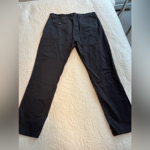 Old Navy Men’s Slim Built-In Flex Rotation Chino 34x30 - Dark Gray - Picture 2 of 3